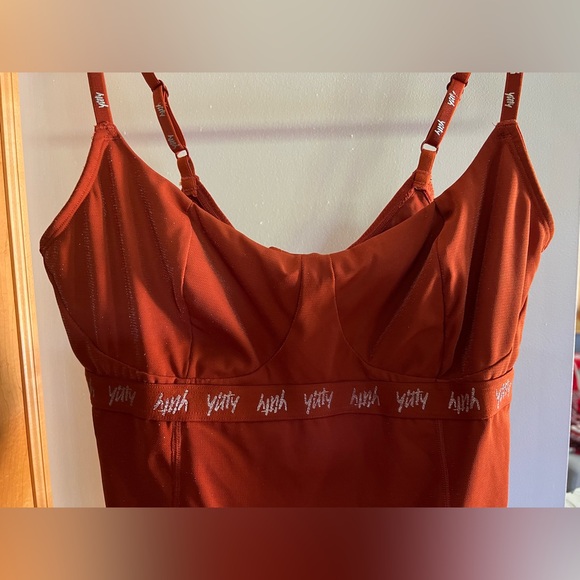 🦁YITTY spotlight shaping demi cup thong bodysuit | shimmered burnt orange/rust - Picture 5 of 13